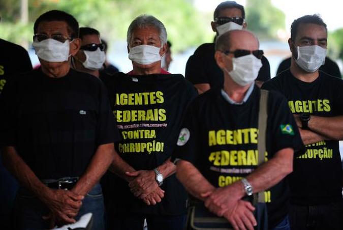 Agentes da Polícia Federal fazem ato contra corrupção(foto: Marcelo Camargo/Agência Brasil) Agentes da Polícia Federal fazem ato contra corrupção(foto: Marcelo Camargo/Agência Brasil)