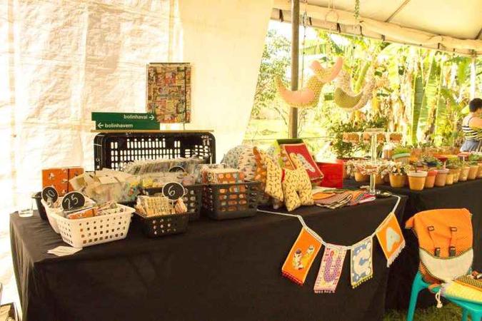 Entre os artigos expostos, estão roupas, jóias artesanais, bolsas, xales e cosméticos naturais(foto: Rafaela Figueredo/Divulgação) Entre os artigos expostos, estão roupas, jóias artesanais, bolsas, xales e cosméticos naturais(foto: Rafaela Figueredo/Divulgação)