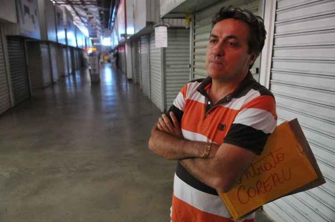 José Maria Teles procurou atendimento no Shopping popular, mas saiu sem a licença de todos os veiculos(foto: Minervino Junior/CB/D.A Press) José Maria Teles procurou atendimento no Shopping popular, mas saiu sem a licença de todos os veiculos(foto: Minervino Junior/CB/D.A Press)