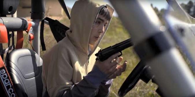 Na versão original, temas pesados como assassinatos são abordados(foto: Reprodução/YouTube) Na versão original, temas pesados como assassinatos são abordados(foto: Reprodução/YouTube)