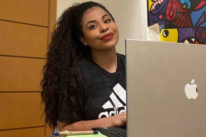 A advogada Natália teve a chance de optar por ficar em casa (foto: Arquivo Pessoal) A advogada Natália teve a chance de optar por ficar em casa (foto: Arquivo Pessoal)