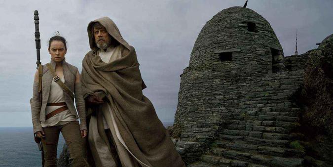 A relação de Rey e Luke Skywalker ganha tons mais profundos no novo filme da saga(foto: Lucasfilm/Divulgação) A relação de Rey e Luke Skywalker ganha tons mais profundos no novo filme da saga(foto: Lucasfilm/Divulgação)
