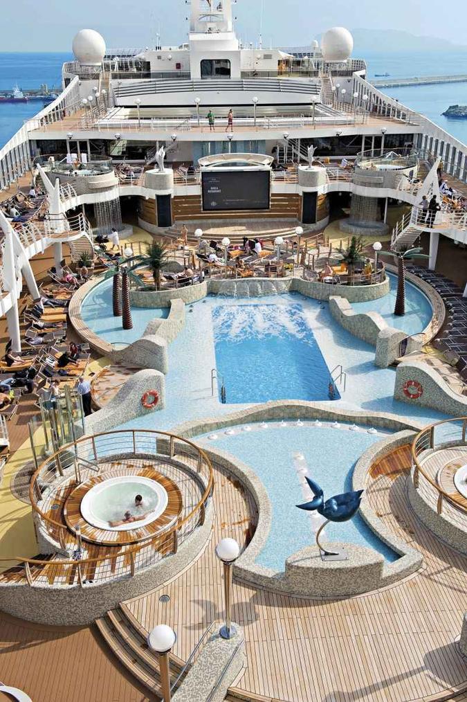 Cinco piscinas garantem a diversão no MSC Fantasia (foto: MSC Cruzeiros/Divulgação ) Cinco piscinas garantem a diversão no MSC Fantasia (foto: MSC Cruzeiros/Divulgação )
