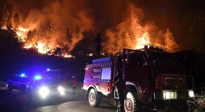 Portugal foi atingido pelos incêndios florestais mais mortíferos de sua história(foto: Francisco Leong/AFP) Portugal foi atingido pelos incêndios florestais mais mortíferos de sua história(foto: Francisco Leong/AFP)