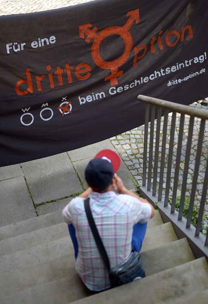 Desde maio de 2013 não é obrigatório na Alemanha preencher as opções sobre sexo (foto: Peter Steffen/ DPA / AFP) Desde maio de 2013 não é obrigatório na Alemanha preencher as opções sobre sexo (foto: Peter Steffen/ DPA / AFP)