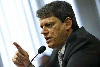 A fusão aproveitaria o quadro de funcionários das três companhias e não geraria demissões, de acordo (foto: Marcelo Camargo/Agência Brasil) A fusão aproveitaria o quadro de funcionários das três companhias e não geraria demissões, de acordo (foto: Marcelo Camargo/Agência Brasil)