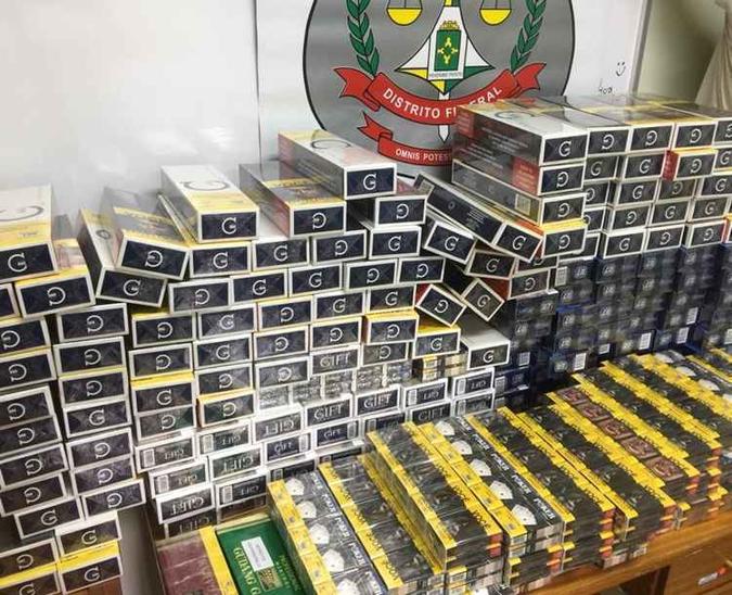 Cerca 50 mil cigarros ilegais foram apreendidos durante a ação(foto: PCDF/Divulgação) Cerca 50 mil cigarros ilegais foram apreendidos durante a ação(foto: PCDF/Divulgação)