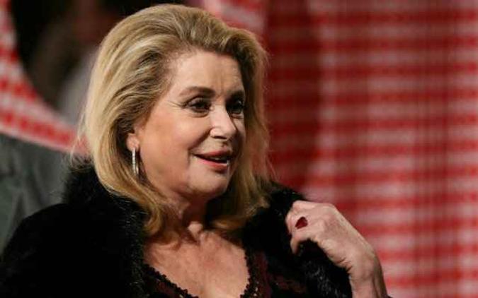 A atriz francesa Catherine Deneuve é uma das cem mulheres que assinam uma carta aberta em oposição ao #MeToo(foto: Valery Hache/AFP) A atriz francesa Catherine Deneuve é uma das cem mulheres que assinam uma carta aberta em oposição ao #MeToo(foto: Valery Hache/AFP)