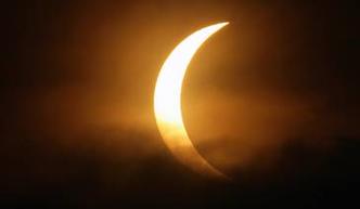 Imagem do eclipse em Nova Délhi (Índia)(foto: B Mathur/Reuters) Imagem do eclipse em Nova Délhi (Índia)(foto: B Mathur/Reuters)