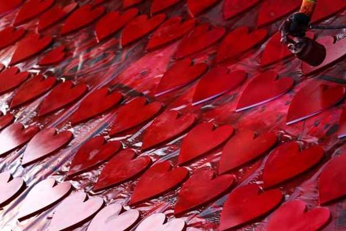 O dia de São Valentim é comemorado na Europa e nos Estados Unidos. No Brasil, o Dia dos Namorados é celebrado em junho(foto: AFP / SAFIN HAMED) O dia de São Valentim é comemorado na Europa e nos Estados Unidos. No Brasil, o Dia dos Namorados é celebrado em junho(foto: AFP / SAFIN HAMED)