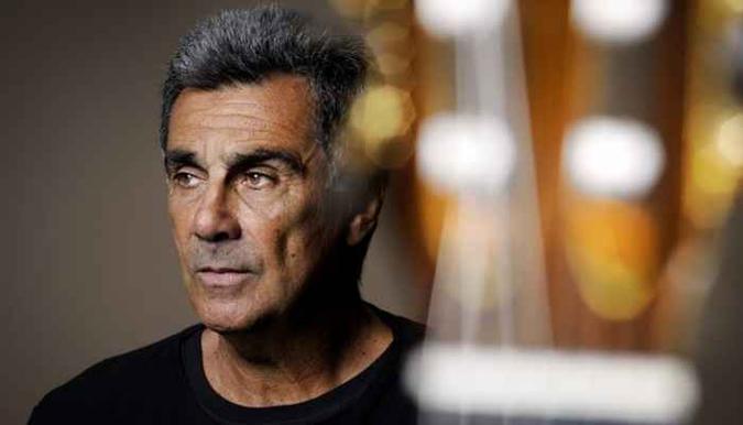 Guinga terá a companhia do cantor Paulista Pedro Laco: ele revisitará os últimos discos(foto: Manfred Pollert/Divulgação) Guinga terá a companhia do cantor Paulista Pedro Laco: ele revisitará os últimos discos(foto: Manfred Pollert/Divulgação)