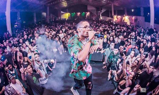 Música 'Fumaça' conta os passos da noite jovem brasiliense(foto: Reprodução/Instagram) Música 'Fumaça' conta os passos da noite jovem brasiliense(foto: Reprodução/Instagram)