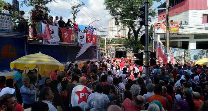 Manifestantes pró-Lula se reúnem em frente ao prédio do Sindicato dos Metalúrgicos do ABC, em São Paulo Felipe Seffrin/Esp. CBFelipe Seffrin/Esp. CB Manifestantes pró-Lula se reúnem em frente ao prédio do Sindicato dos Metalúrgicos do ABC, em São Paulo Felipe Seffrin/Esp. CBFelipe Seffrin/Esp. CB