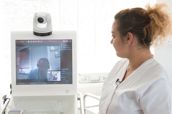 A telemedicina é vista como uma alternativa no país devido à má distribuição de médicos em regiões distantes(foto: Sebastien Bozon/AFP - 12/9/16 ) A telemedicina é vista como uma alternativa no país devido à má distribuição de médicos em regiões distantes(foto: Sebastien Bozon/AFP - 12/9/16 )
