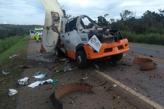 Assalto aconteceu na BR-040, em Cristalina (GO)(foto: Polícia Rodoviária Federal/Divulgação) Assalto aconteceu na BR-040, em Cristalina (GO)(foto: Polícia Rodoviária Federal/Divulgação)