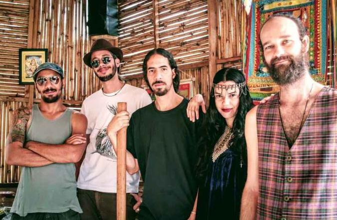O que começou com o sonho de Maria Sabina se transformou em uma banda com a cara da cidade(foto: Sabrina Moura/Divulgação) O que começou com o sonho de Maria Sabina se transformou em uma banda com a cara da cidade(foto: Sabrina Moura/Divulgação)