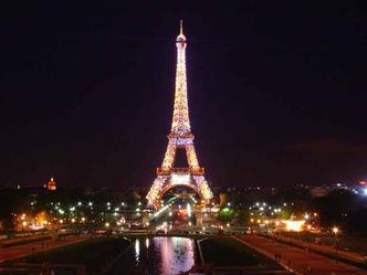 Cena noturna da Torre Eiffel(foto: Carlos Altman/EM/D.A Press) Cena noturna da Torre Eiffel(foto: Carlos Altman/EM/D.A Press)