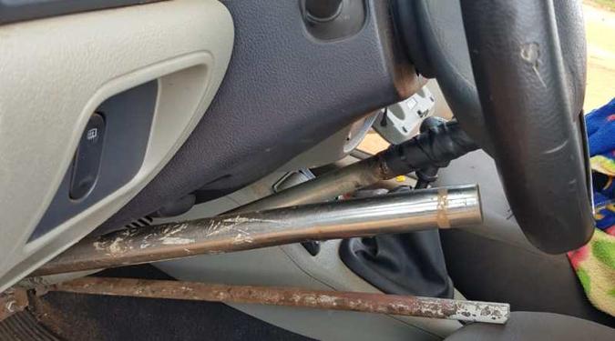 Homem contou que trabalha como mecânico e ele mesmo adaptou o veículo(foto: Divulgação/PRF) Homem contou que trabalha como mecânico e ele mesmo adaptou o veículo(foto: Divulgação/PRF)