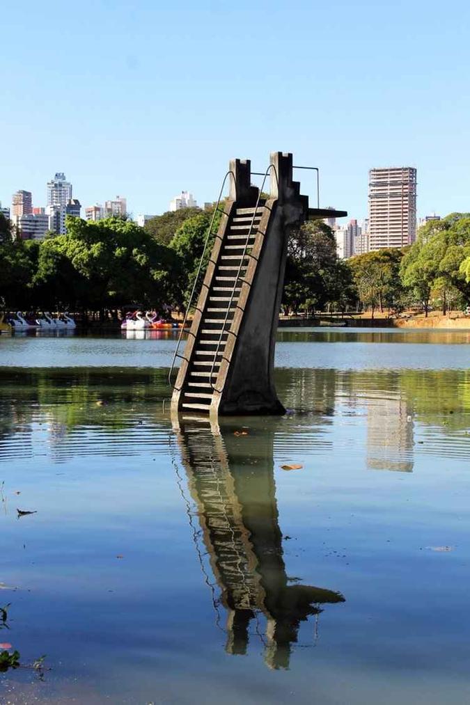 O trampolim, no parque das Rosas, é uma das construções visitadas durante o tour(foto: Gutto Lemes/CB/D.A Press - 24/7/16) O trampolim, no parque das Rosas, é uma das construções visitadas durante o tour(foto: Gutto Lemes/CB/D.A Press - 24/7/16)