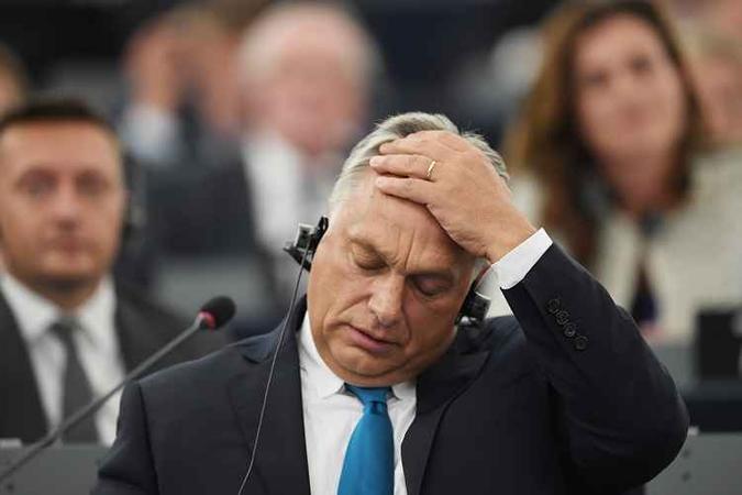 O primeiro-ministro da Hungria, Viktor Orban, durante debate sobre a situação da Hungria como parte de uma sessão plenária no Parlamento Europeu em Estrasburgo.(foto: FREDERICK FLORIN / AFP) O primeiro-ministro da Hungria, Viktor Orban, durante debate sobre a situação da Hungria como parte de uma sessão plenária no Parlamento Europeu em Estrasburgo.(foto: FREDERICK FLORIN / AFP)