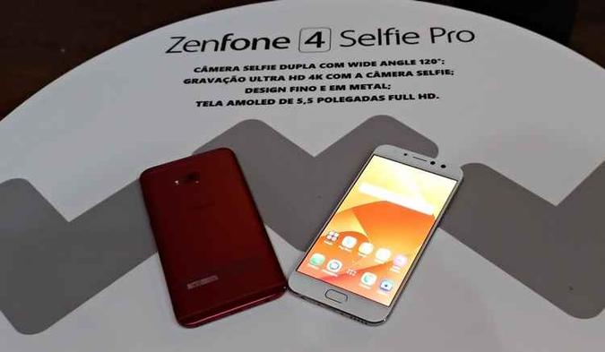 O Selfie Pro é o primeiro smartphone do mundo a filmar em 4K com a câmera frontal (foto: Geison Guedes/Esp. CB/D.A Press) O Selfie Pro é o primeiro smartphone do mundo a filmar em 4K com a câmera frontal (foto: Geison Guedes/Esp. CB/D.A Press)
