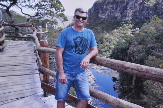 O professor professor Bruno Ires de Oliveira, 41 anos, foi morto dentro da escola por um aluno(foto: Arquivo Pessoal) O professor professor Bruno Ires de Oliveira, 41 anos, foi morto dentro da escola por um aluno(foto: Arquivo Pessoal)