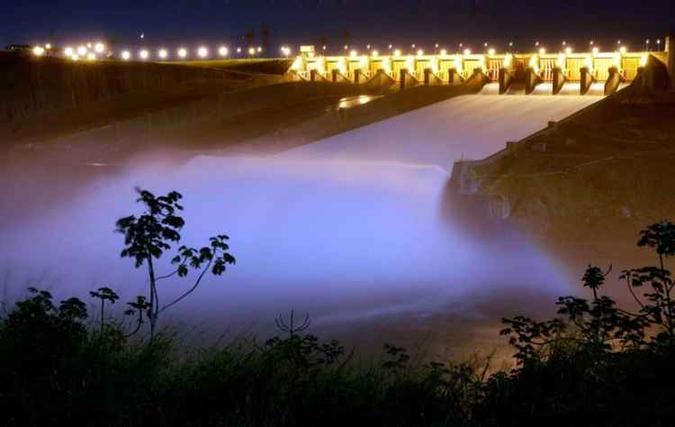 As águas do rio Paraná oferecem um raro espetáculo (foto: Itaipu/Divulgação) As águas do rio Paraná oferecem um raro espetáculo (foto: Itaipu/Divulgação)