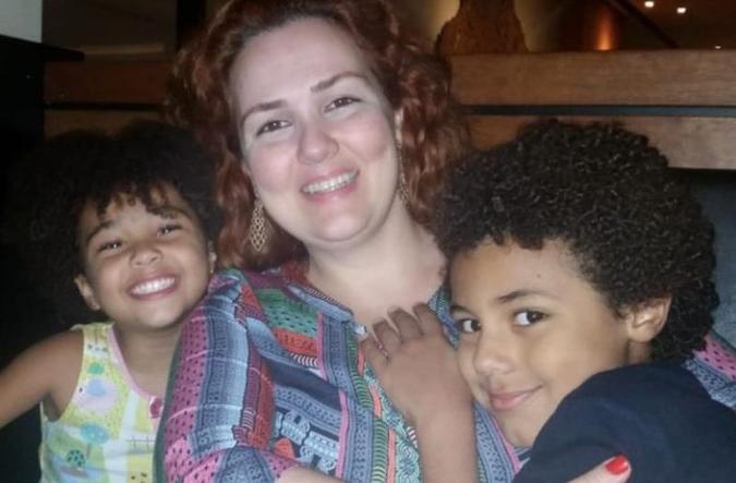 Simone (com os filhos): faltava aos alunos habilidades da educação básica(foto: Arquivo Pessoal) Simone (com os filhos): faltava aos alunos habilidades da educação básica(foto: Arquivo Pessoal)