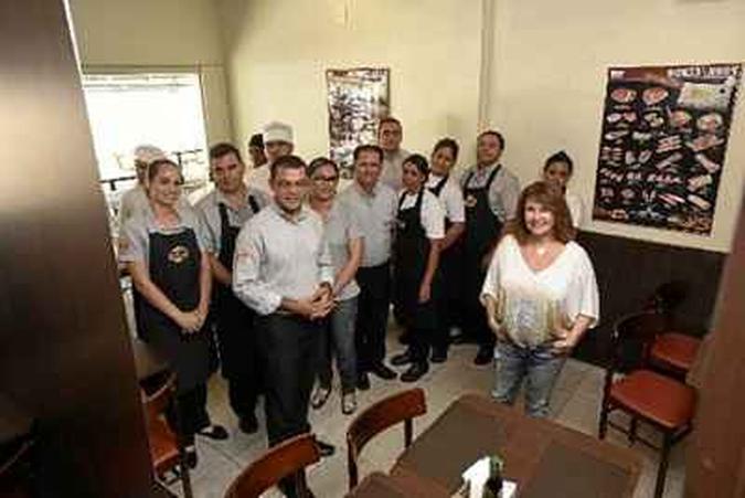Parte da equipe da empresária Rose foi cortada, e os funcionários que ficaram adotam postura cada vez mais colaborativa para atravessar a recessão Parte da equipe da empresária Rose foi cortada, e os funcionários que ficaram adotam postura cada vez mais colaborativa para atravessar a recessão