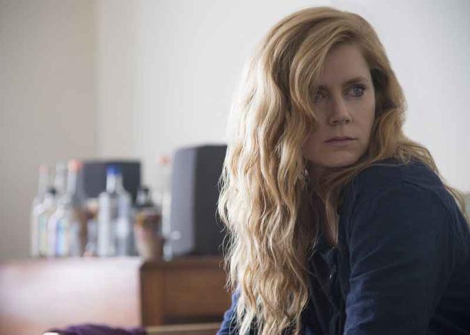 Objetos cortantes é inspirado no livro de mesmo nome de Gillian Flynn, autora de Garota exemplar(foto: HBO/ Divulgação) Objetos cortantes é inspirado no livro de mesmo nome de Gillian Flynn, autora de Garota exemplar(foto: HBO/ Divulgação)