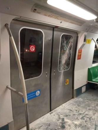 Segundo levantamento do Metrô-DF, 220 objetos foram danificados no interior dos carros em quatro dias de festa(foto: Reprodução) Segundo levantamento do Metrô-DF, 220 objetos foram danificados no interior dos carros em quatro dias de festa(foto: Reprodução)