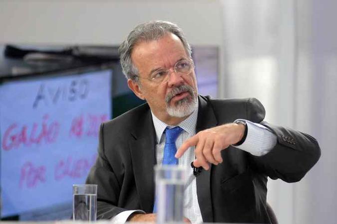 O chefe da pasta, Raul Jungmann, convocou os gestores do órgão e fez um balanço das atividades do ministério. Ele avaliou como O chefe da pasta, Raul Jungmann, convocou os gestores do órgão e fez um balanço das atividades do ministério. Ele avaliou como