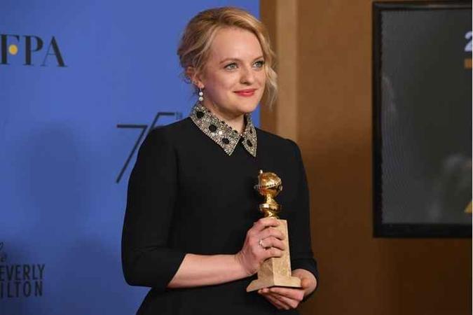 Pelo trabalho na série, Elisabeth Moss ganhou o Emmy de melhor atriz em série dramática na edição de 2017 do prêmio (foto: KEVIN WINTER) Pelo trabalho na série, Elisabeth Moss ganhou o Emmy de melhor atriz em série dramática na edição de 2017 do prêmio (foto: KEVIN WINTER)