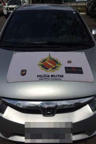 Veículo tinha sido roubado na noite de domingo (30/10) em Ceilândia(foto: Polícia Militar/Divulgação) Veículo tinha sido roubado na noite de domingo (30/10) em Ceilândia(foto: Polícia Militar/Divulgação)