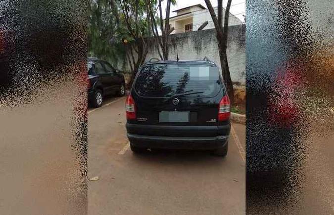 Carro ficou apreendido na 30ªDP(foto: Polícia Militar/Divulgação) Carro ficou apreendido na 30ªDP(foto: Polícia Militar/Divulgação)