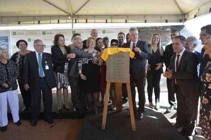 O governador Rodrigo Rollemberg inaugurou ontem o Bloco 2 do Hospital da Criança de Brasília(foto: Marcelo Ferreira/CB/D.A Press) O governador Rodrigo Rollemberg inaugurou ontem o Bloco 2 do Hospital da Criança de Brasília(foto: Marcelo Ferreira/CB/D.A Press)