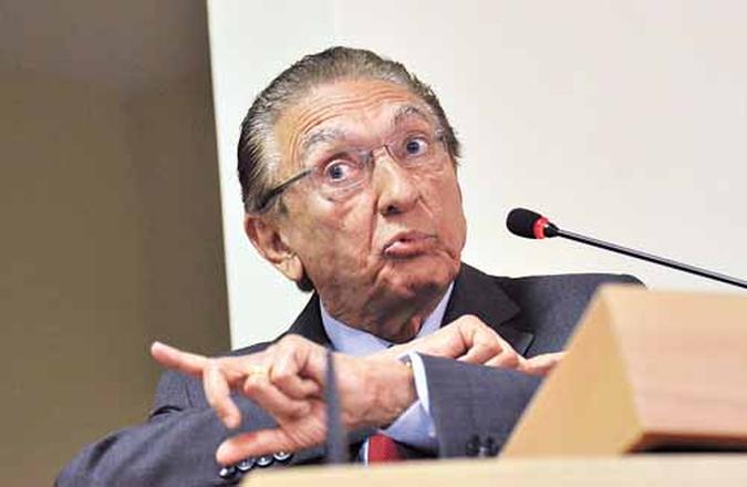 Lobão queria definição agora, mas a Fazenda só decidirá em abril o valor dos repasses ao setor elétrico (foto: Elza Fiuza/Agência Brasil - 14/2/14) Lobão queria definição agora, mas a Fazenda só decidirá em abril o valor dos repasses ao setor elétrico (foto: Elza Fiuza/Agência Brasil - 14/2/14)