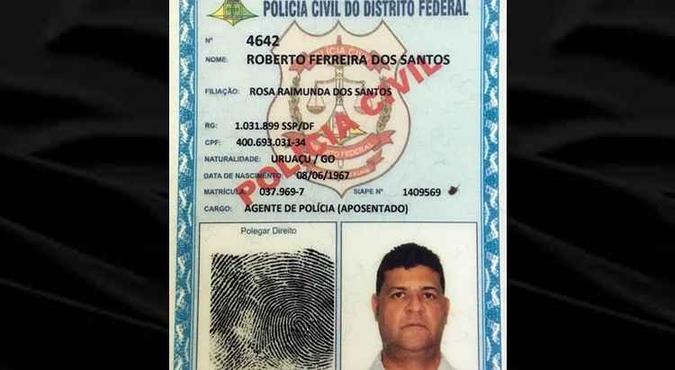 Carteira de policial de Roberto: morto em chácara após trocar tiros com bandidos(foto: Reprodução) Carteira de policial de Roberto: morto em chácara após trocar tiros com bandidos(foto: Reprodução)