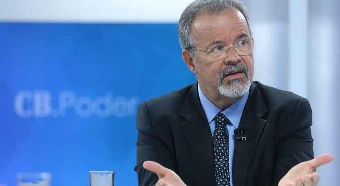 Considerando que foram encontradas 10.882 armas e objetos perfurantes, é como se houvesse quase uma arma à disposição de cada dois detentos, diz o ministro Raul Jungmann.(foto: Luis Nova/Esp. CB/D.A Press) Considerando que foram encontradas 10.882 armas e objetos perfurantes, é como se houvesse quase uma arma à disposição de cada dois detentos, diz o ministro Raul Jungmann.(foto: Luis Nova/Esp. CB/D.A Press)