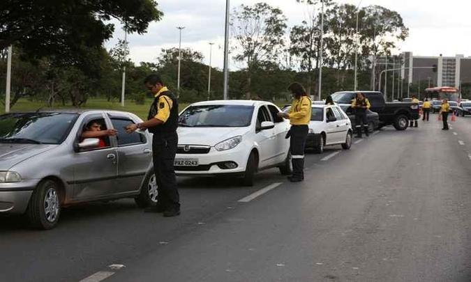 Quase 5 mil motoristas perderam o direito de dirigir entre janeiro e outubro deste ano no Distrito Federal(foto: Arquivo/Agência Brasília ) Quase 5 mil motoristas perderam o direito de dirigir entre janeiro e outubro deste ano no Distrito Federal(foto: Arquivo/Agência Brasília )