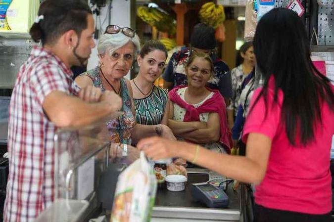 Filas nos supermercados de Caracas(foto: Cristian Hernandez/EFE/direitos reservados) Filas nos supermercados de Caracas(foto: Cristian Hernandez/EFE/direitos reservados)