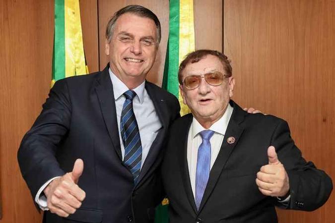 Bolsonaro ao lado do prefeito de Parnaíba, Mão Santa: cidade também ganhará avenida com nome do último presidente do regime militar, João Baptista Figueiredo(foto: Marcos Corrêa / Presidência da República) Bolsonaro ao lado do prefeito de Parnaíba, Mão Santa: cidade também ganhará avenida com nome do último presidente do regime militar, João Baptista Figueiredo(foto: Marcos Corrêa / Presidência da República)