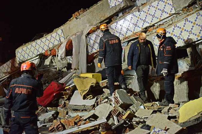 Tremor de magnitude 6,7 atingiu o distrito de Sivrice, na província de Elazig(foto: ILYAS AKENGIN/AFP) Tremor de magnitude 6,7 atingiu o distrito de Sivrice, na província de Elazig(foto: ILYAS AKENGIN/AFP)