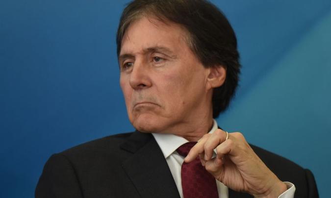Mesmo assumindo as diferenças que tem com Bolsonaro, Eunício ressaltou estar aberto para discussões (foto: Ed Alves/CB/D.A Press) Mesmo assumindo as diferenças que tem com Bolsonaro, Eunício ressaltou estar aberto para discussões (foto: Ed Alves/CB/D.A Press)