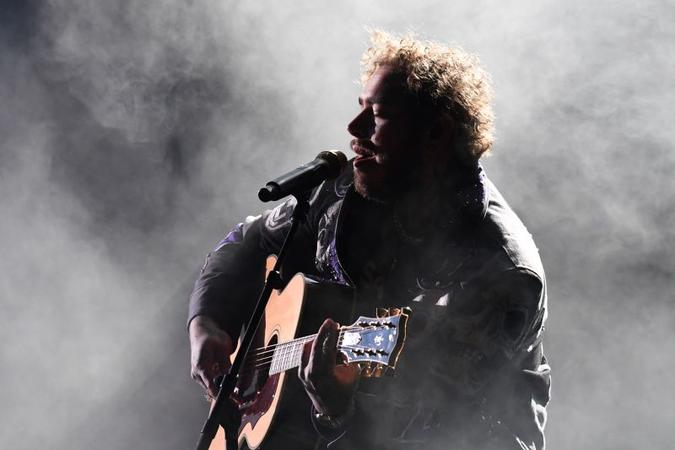Post Malone se apresentou este ano no Lollapalooza Brasil (foto: ROBYN BECK) Post Malone se apresentou este ano no Lollapalooza Brasil (foto: ROBYN BECK)