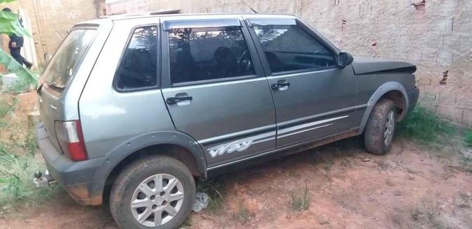Ao procurar pelo primeiro produto de crime, PM encontrou outro carro roubado(foto: Divulgação/PMDF) Ao procurar pelo primeiro produto de crime, PM encontrou outro carro roubado(foto: Divulgação/PMDF)