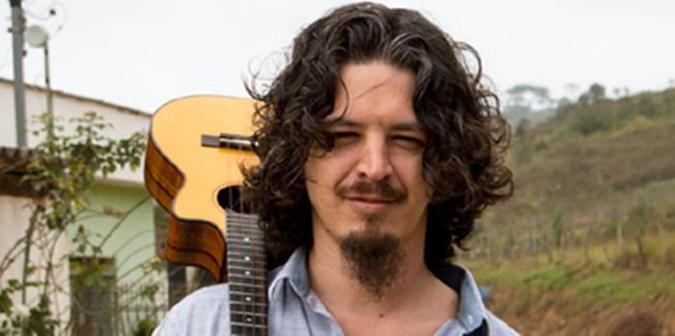 João Tostes cultiva o ukulele, instrumento havaiano que ganha popularidade no Brasil(foto: Arquivo Pessoal) João Tostes cultiva o ukulele, instrumento havaiano que ganha popularidade no Brasil(foto: Arquivo Pessoal)
