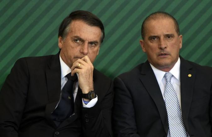 Bolsonaro e Onyx: nada definido ainda sobre a Previdência, assegura o ministro(foto: Ed Alves/CB/D.A Press) Bolsonaro e Onyx: nada definido ainda sobre a Previdência, assegura o ministro(foto: Ed Alves/CB/D.A Press)
