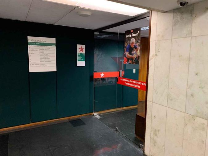 Mesmo quem acordou milionário levantou cedo nesta quinta para trabalhar(foto: Bernado Bittar/CB/D.A Press) Mesmo quem acordou milionário levantou cedo nesta quinta para trabalhar(foto: Bernado Bittar/CB/D.A Press)