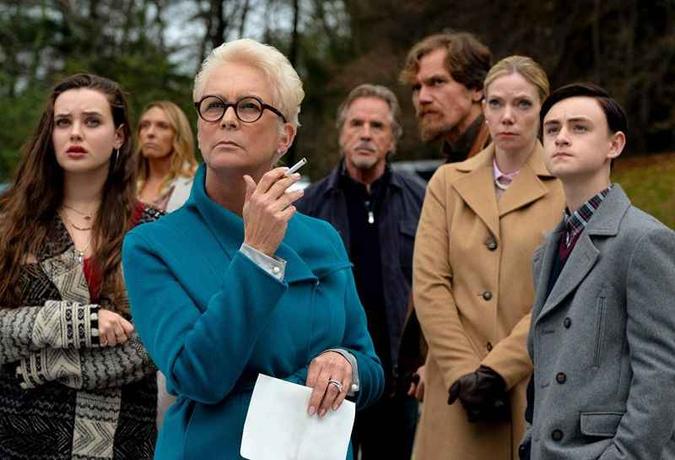 Jamie Lee Curtis à frente de um elenco estelar está entre os suspeitos de Entre facas e segredos(foto: Lionsgate/Divulgação) Jamie Lee Curtis à frente de um elenco estelar está entre os suspeitos de Entre facas e segredos(foto: Lionsgate/Divulgação)